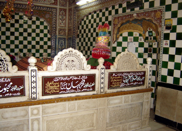 حضرت خواجہ غلام فرید کا مزار مبارک ۲