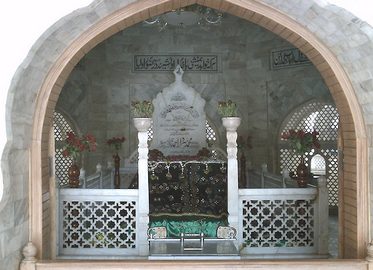 محدث اعظم پاکستان حضرت مولانا محمد سردار احمدقادری کا مزار مبارک ۲
