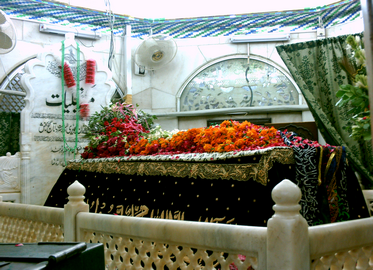 حضرت سید علی ہجویری داتا گنج بخش کا مزار مبارک ۱