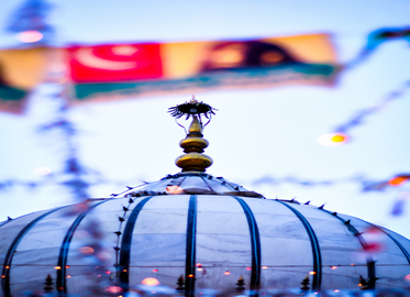 سلطان المشائخ حضرت خواجہ نظام الدین اولیاء محبوبِ الہی کا مزار مبارک ۱