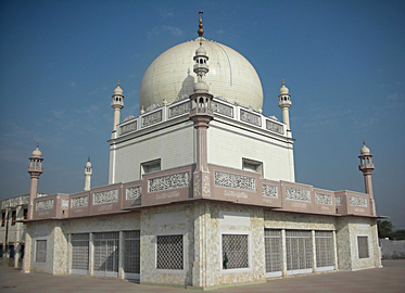 حضرت پیر سید محمدحسین شاہ علی پوری کا مزارمبارک ۲